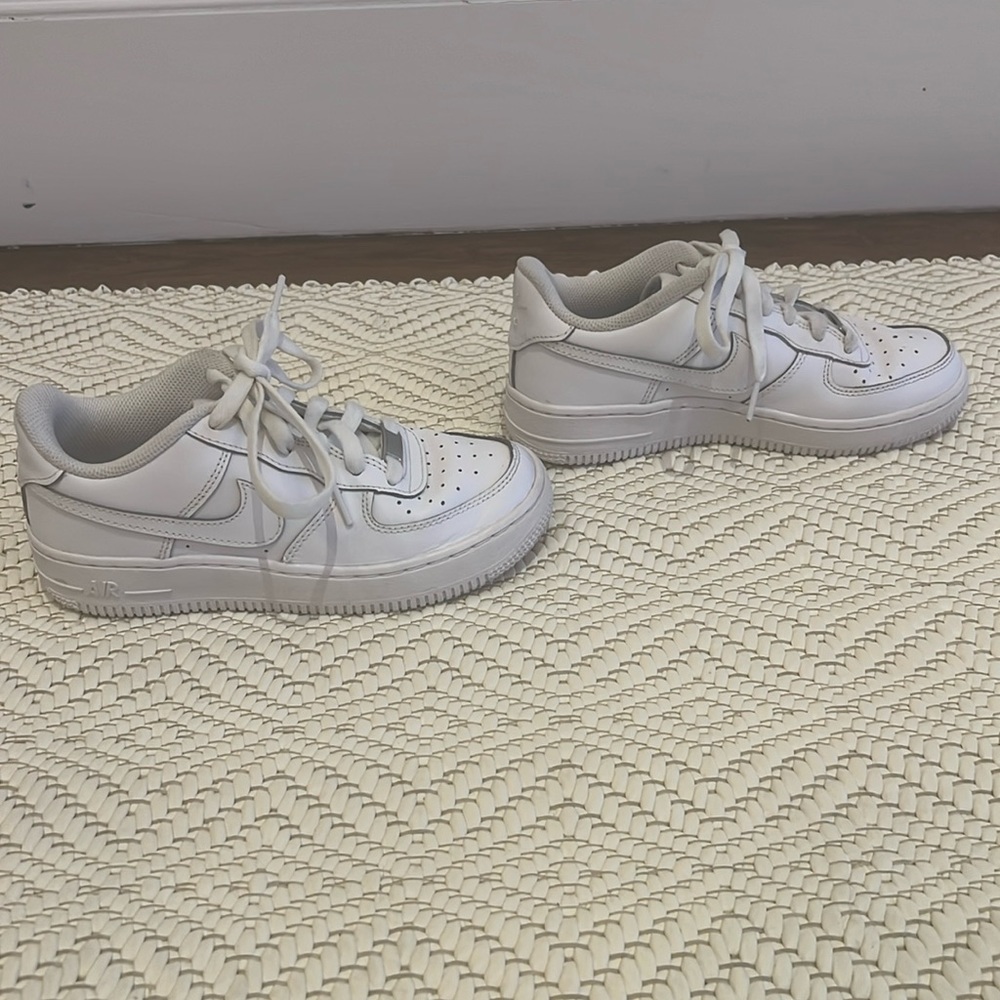 White Kids Nike Airforce 1s Size 3.5
